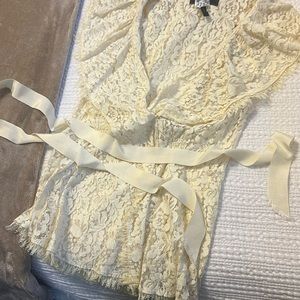 Lace bcbg top